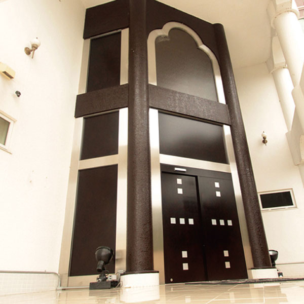 外観 - まるで高級リゾートホテルみたいな建物です！もちろんお部屋の中もホテル並みにキレイで豪華だから、テンション上がります！外を歩いたりもないので、安心して働けてますよ(^^)