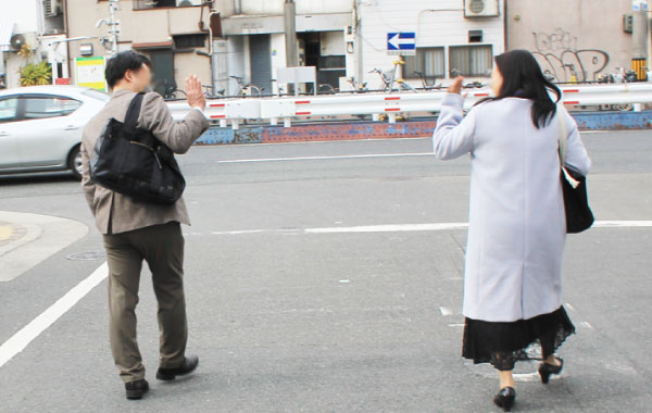 お客様を見送り、事務所へ戻る